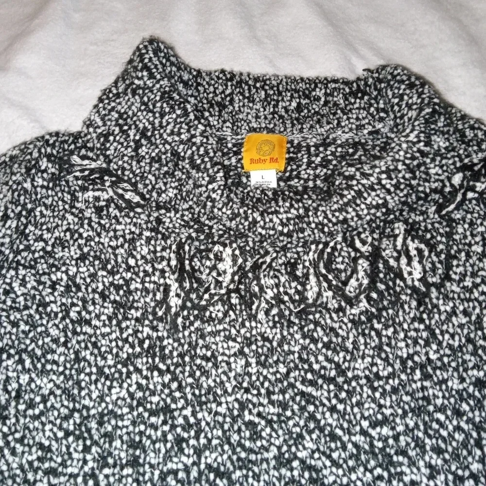 5 for $10 Ruby Rd Fringed Cowl Neck Black & White Knit Sweater size Large - Picture 4 of 6